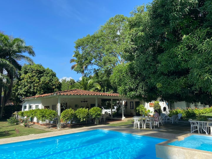 Cozy Villa in the Village. Finca Palos Verdes!
