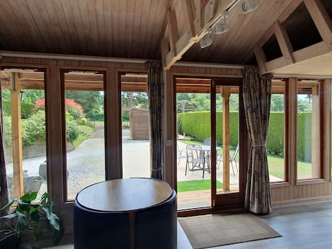 Popular Airbnb listing: Sunset Lodge - cosy cabin in the Surrey Hills in Surrey