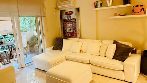 Successful Airbnb property: Lux Apt Acropolis Pvt Parking 1’Metro Balcony Gym in ΒΕΪΚΟΥ