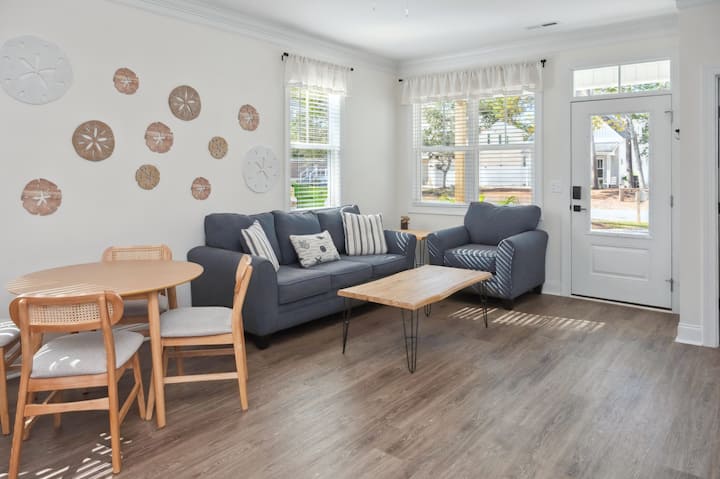 Shore Beats Work: Walk To Beach & Pet Friendly - Southport, NC