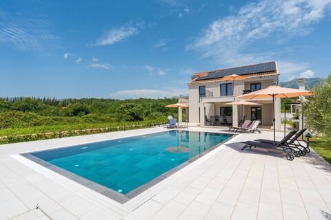 Villa with complete privacy and private pool