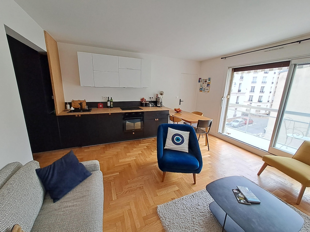 Annonce Airbnb populaire: Apartment with balcony, 3rd floor, on a quiet street à Saint Mandé