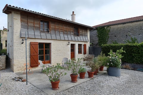 Annonce Airbnb populaire: Maison la Garenne à Aube