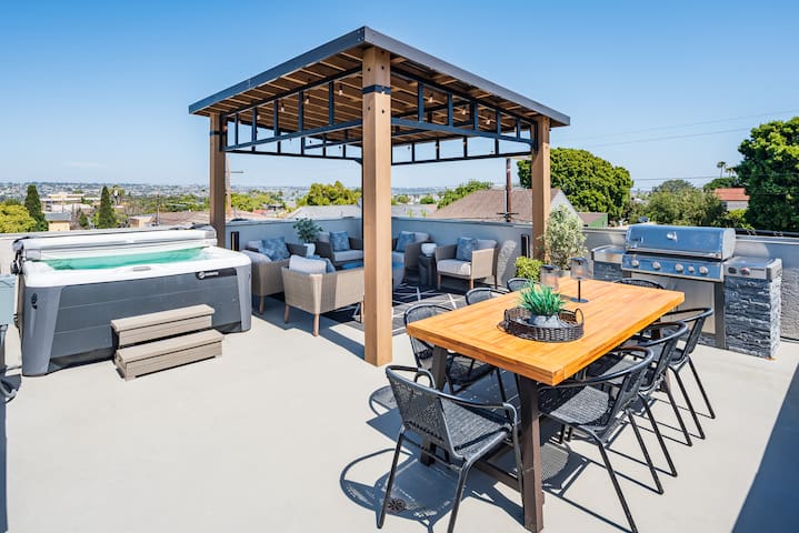 Dream 3BR Rooftop/Gym/Spa/Views gallery image 2