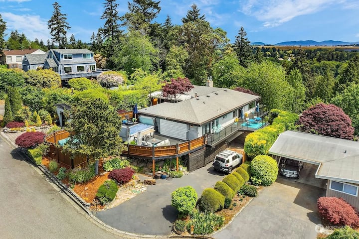 The Rose Cliff House • Views, Spa, No Cleaning Fee