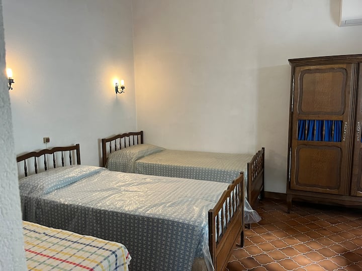 Igumbi elingu-2 elineebhedi ezilala umntu omnye eziyi-2