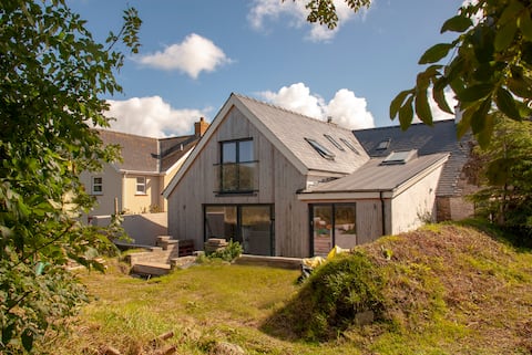 Contemporary cottage renovation in national park