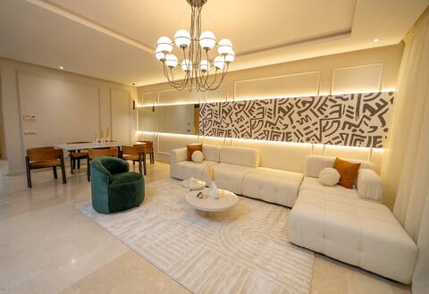 Sophisticated 3BR with Ample Space & Top Amenities