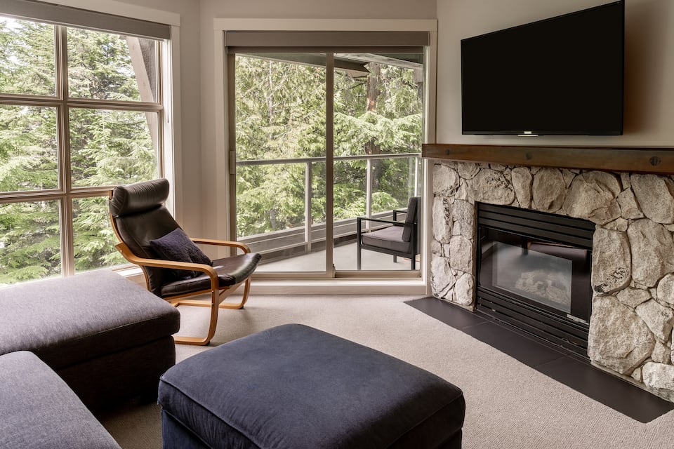 A top-floor condo by the Blackcomb gondola, Whistler, British Columbia, Canada, photo 4 of 10