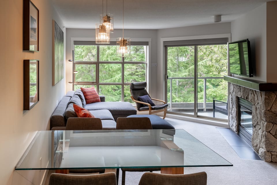 A top-floor condo by the Blackcomb gondola, Whistler, British Columbia, Canada, photo 3 of 10