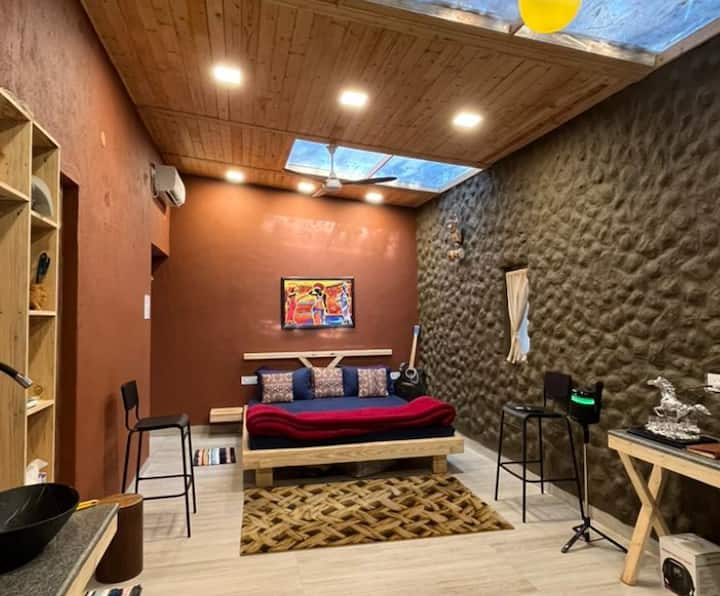 Misty Jungle Cottage With Pool - Hospet