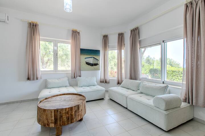 Private pool~Seaview & BBQ~Big Garden~Game Room gallery image 5