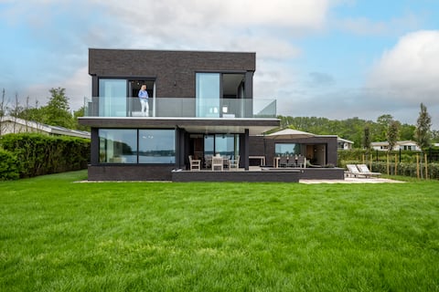 Design villa for 12 people at Veerse Meer