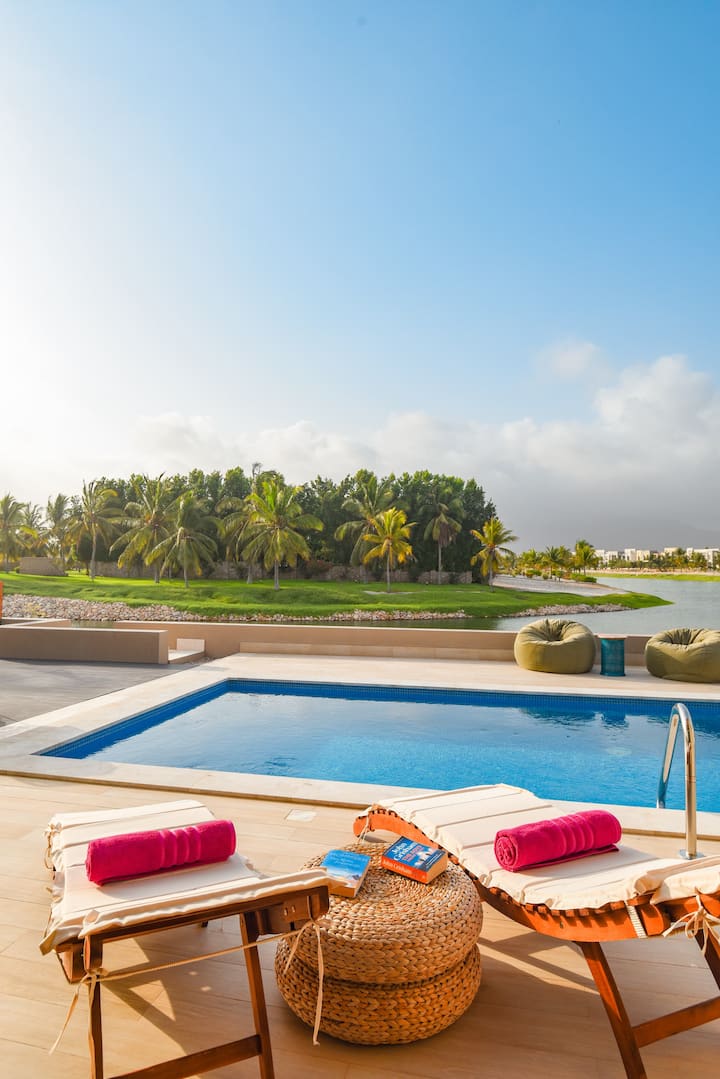 Villa Palmview · Serene Lagoon-Side Pool Escape