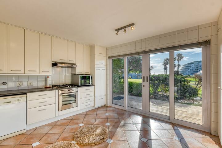 Golf at the beach! gallery image 5