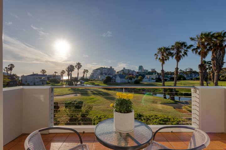 Golf at the beach! gallery image 3