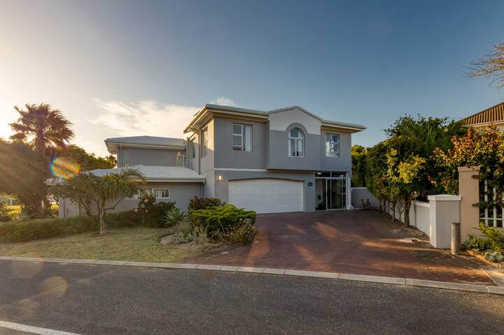 Golf at the beach! gallery image 4