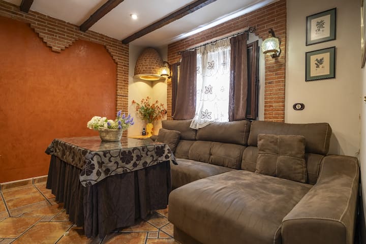 Casa Con Patio Y Terraza En Barrio De La Villa - Priego de Córdoba