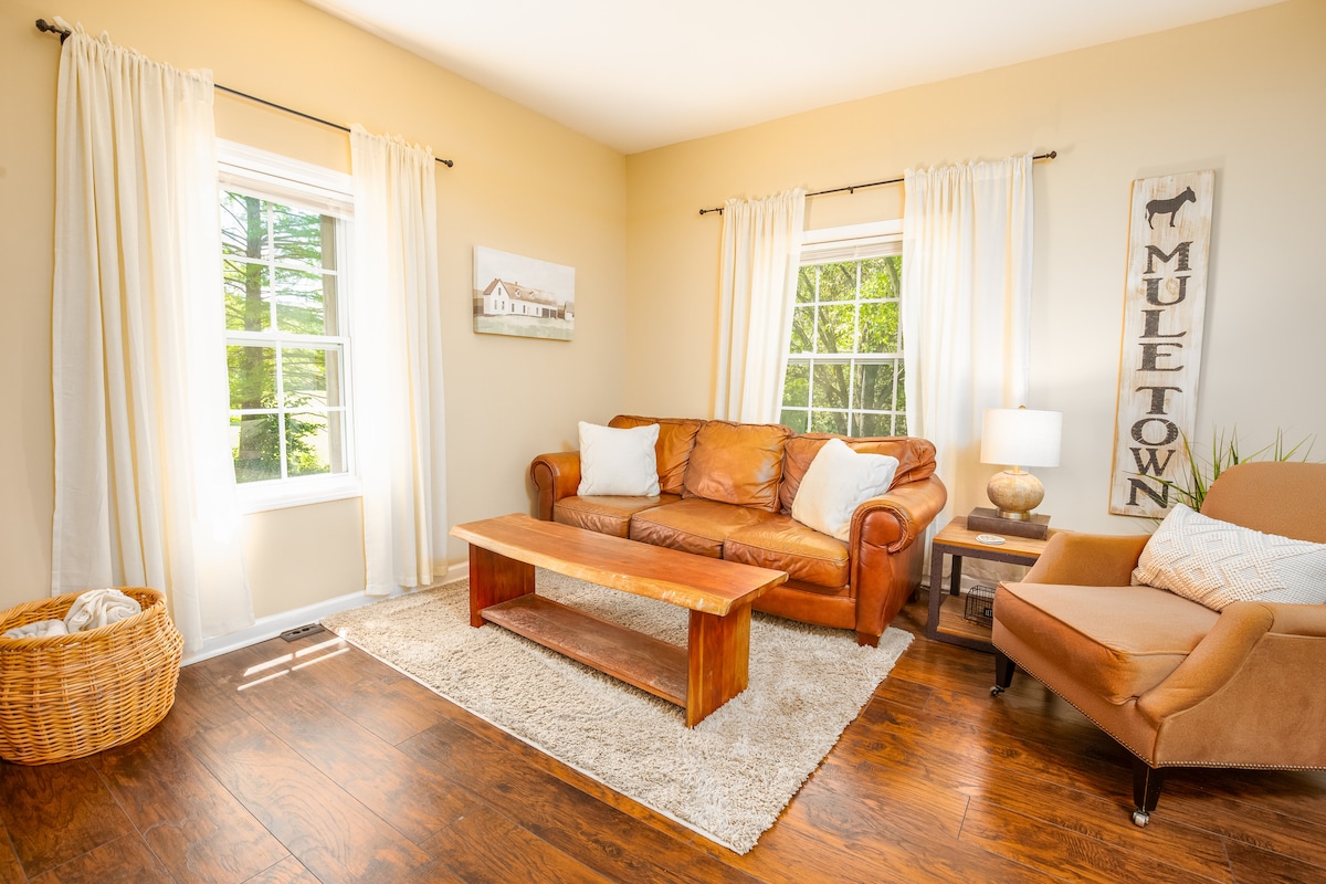 Popular Airbnb listing: Columbia Rock Cabin in Columbia