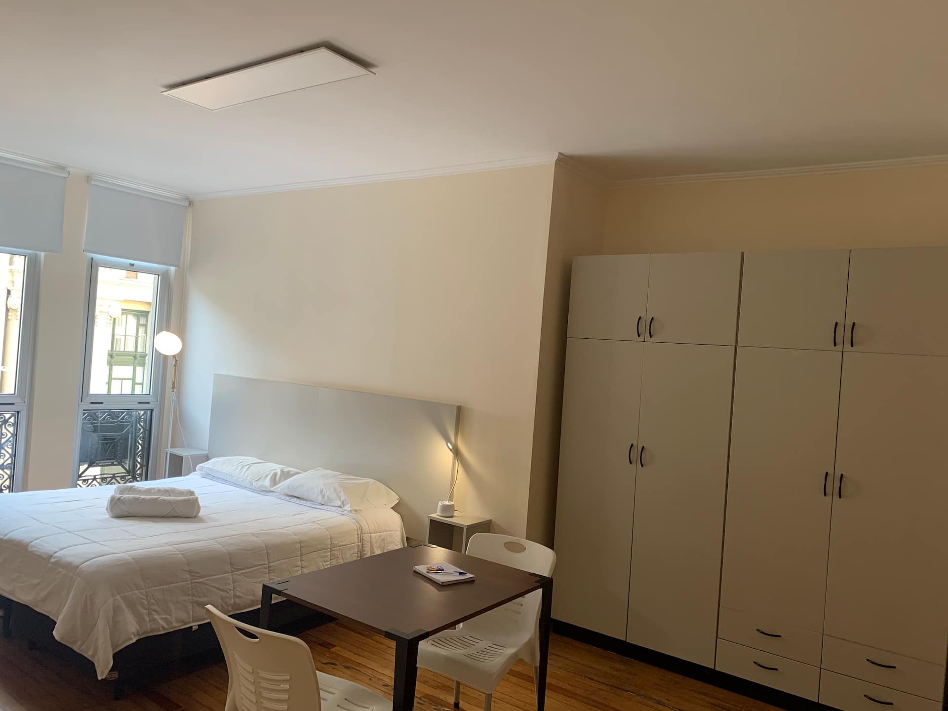 Furnished studio apartment in Monserrat