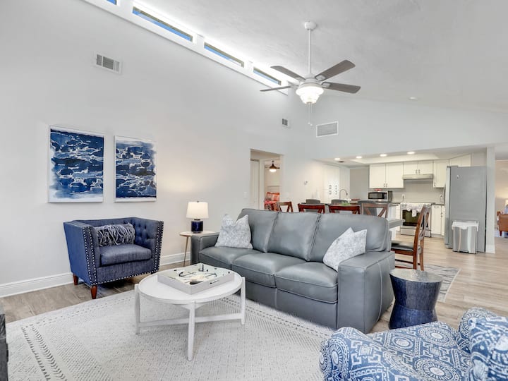 5 Beds 3 Bdr 2 Bath Heated Pool, Grill, Patio - Marco Island