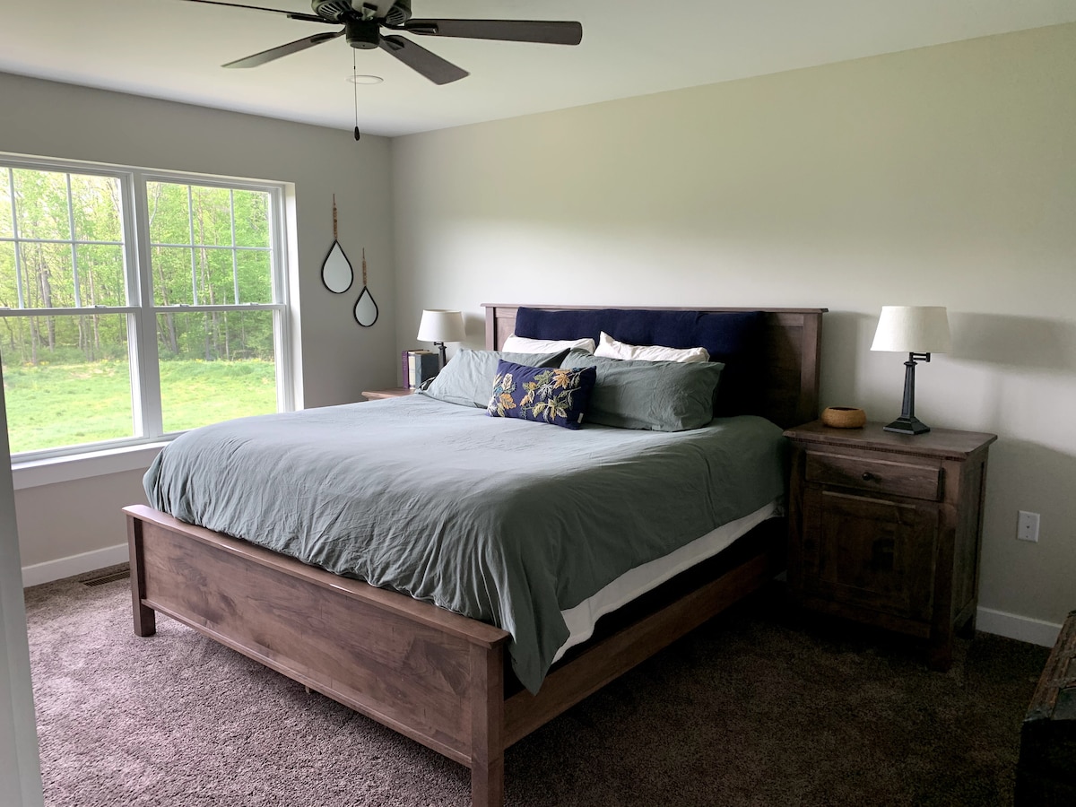 Საძინებელი 1 (ხედი 1) 
Საწოლი 193 × 203 სმ