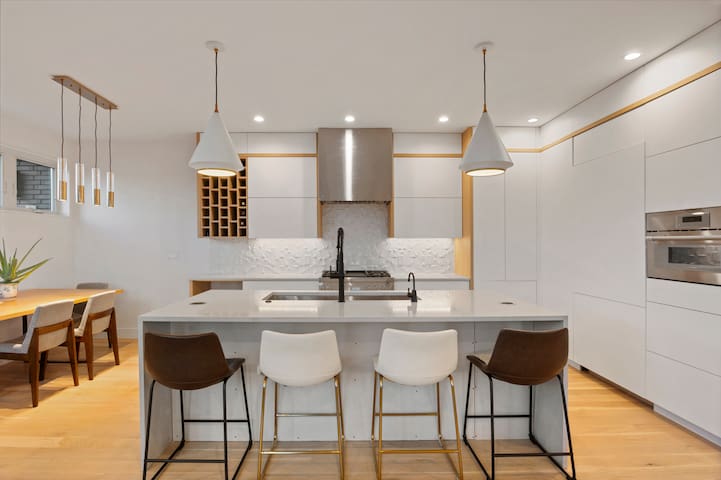 Luxury Gourmet Kitchen, Views, Fire Pit, 4BR | 5BA gallery image 3