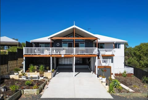 Lakeview Retreat, 3x2, Pets-Sleeps 8, Fishing 4WD