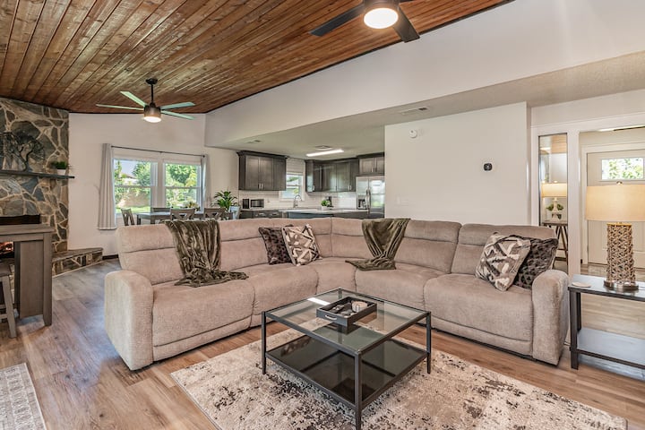 Clean & Updated 3br Home | Quiet Area W/easyaccess - Palm Bay, FL