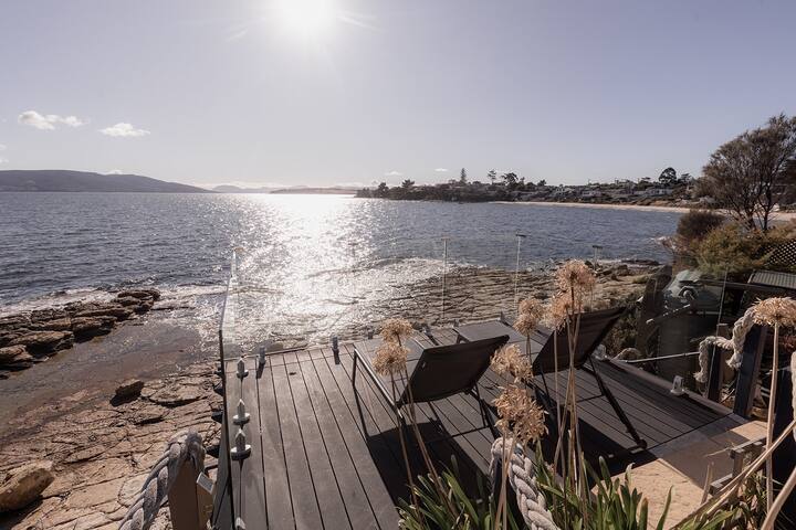 Opossum Oasis: Waterfront Home in Opossum Bay