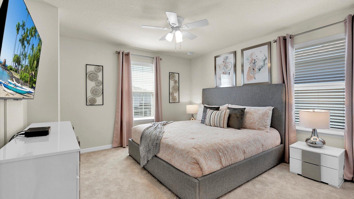 Spavajte poput kraljevske obitelji u našoj luksuznoj spavaćoj sobi s king size krevetom