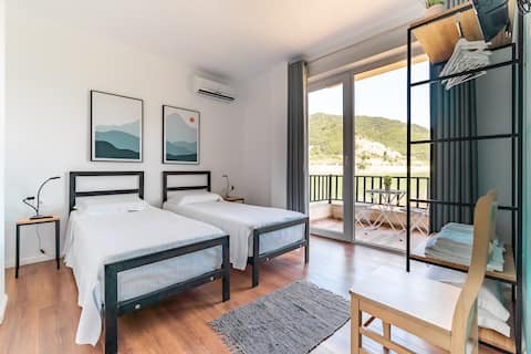 Cozy Twin/Double Room with Bathroom & Balcony (n3)