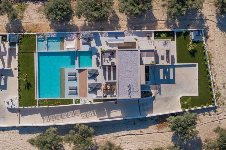 Dive into Bliss! Summer Oasis of Elegance & Joy gallery image 4