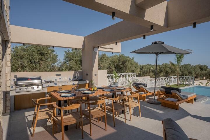 Dive into Bliss! Summer Oasis of Elegance & Joy gallery image 3