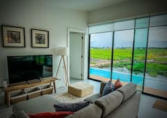 Private+pool+villa+amidst+rice+fields+%26+mountains