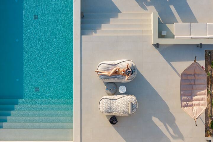 Manto Villa III, Heated Pool, SpaWhirpool, SeaView gallery image 2