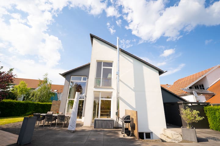 Beautiful bright detached house