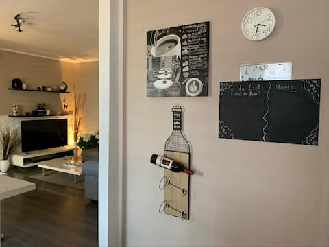 "Fouly's Apartment" (IT092074C2000Q0869)