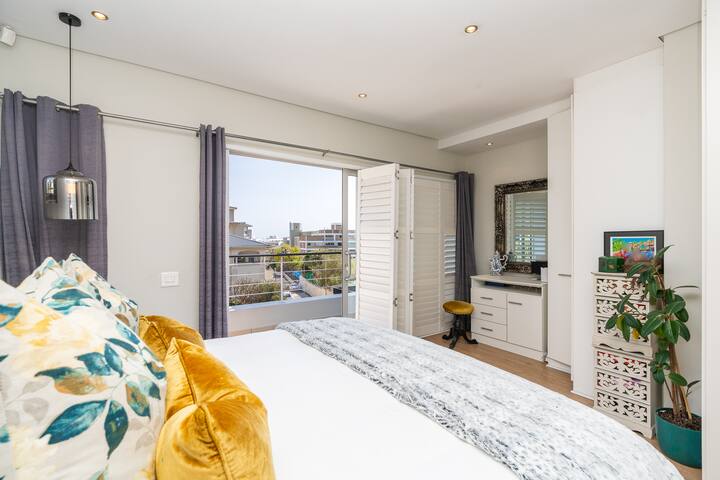 Luxurious family home gallery image 2