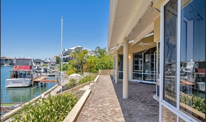 The Dolphin House gallery image 3