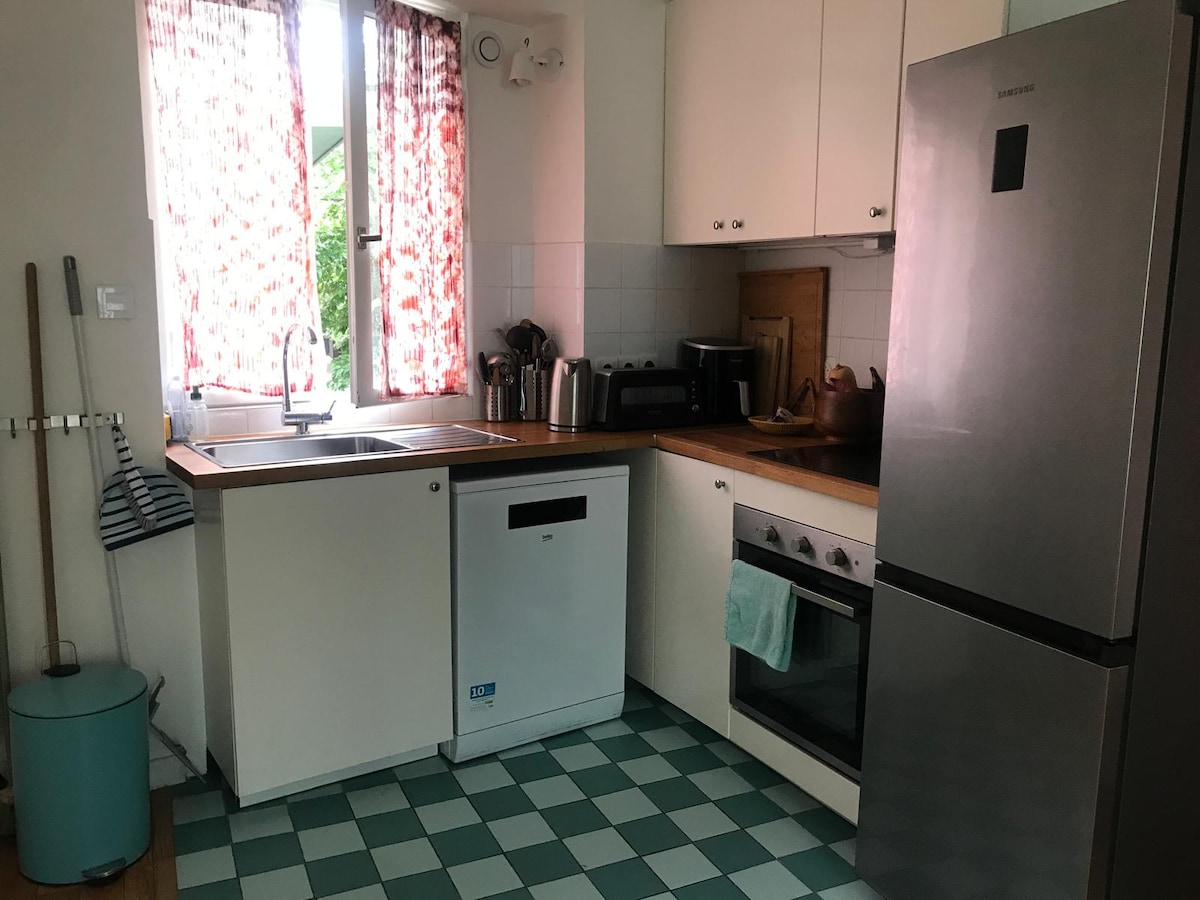 Popular Airbnb listing: 2-room apartment close to Paris. in Le Pré Saint Gervais