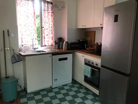 Annonce Airbnb populaire: 2-room apartment close to Paris. à Le Pré Saint Gervais