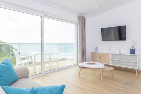 MCB 5, 1 BED APT, WOW Sea View, Balcony, TOP FLOOR