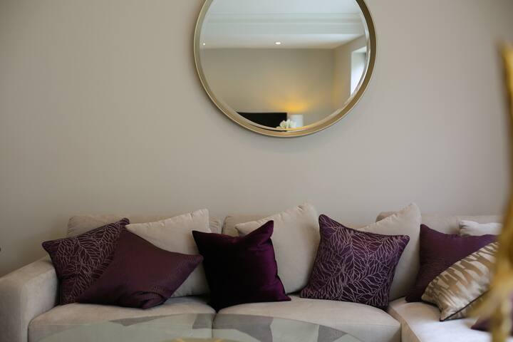 Elegant & Stylish Brand New 3 Bed Retreat gallery image 5