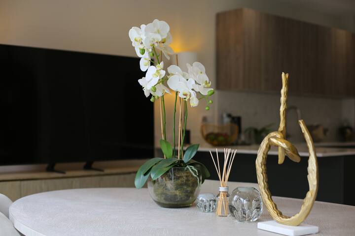 Elegant & Stylish Brand New 3 Bed Retreat