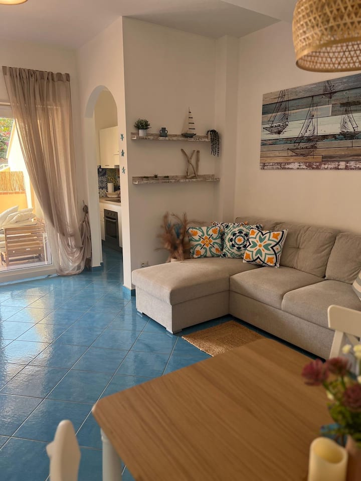 Kitanda cha sofa, kinalala 2. Ukubwa 140/200