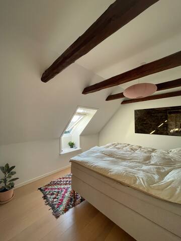 Charming penthouse close to metro gallery image 5