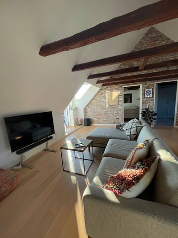 Charming penthouse close to metro gallery image 2