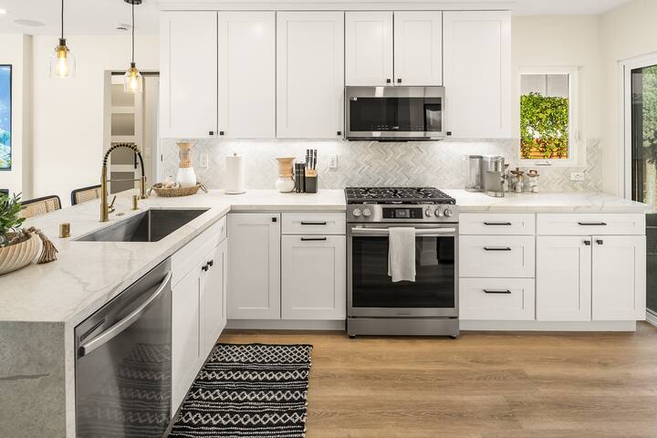 Dream 5BR Sauna/Spa/AC/Beach/Bay gallery image 5