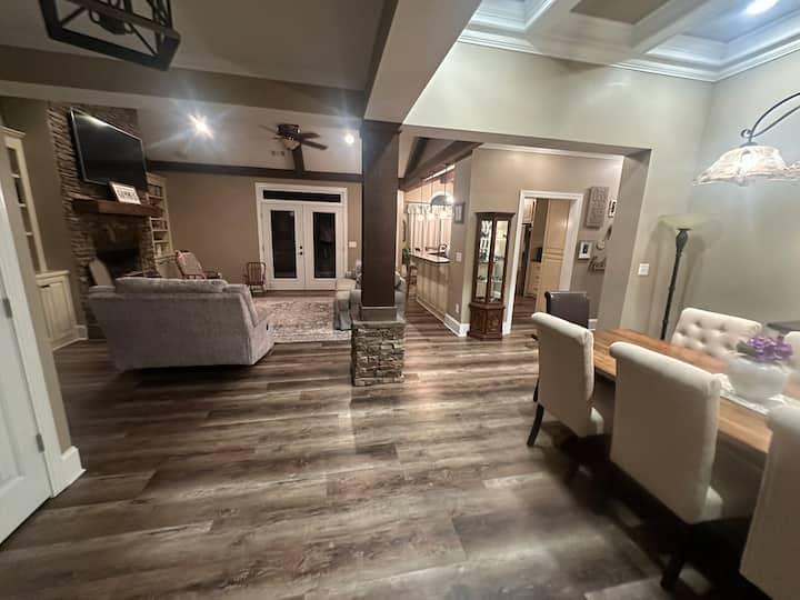 Private Home Away From Home - Tuscaloosa, AL